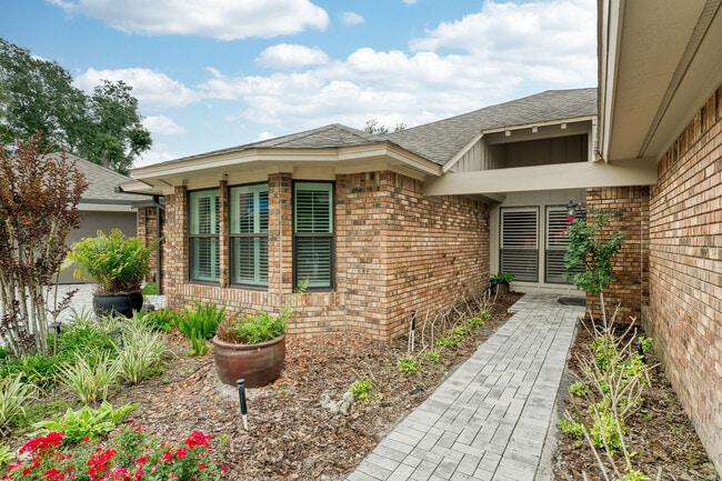 Foto del edificio - 1886 Demetree Dr