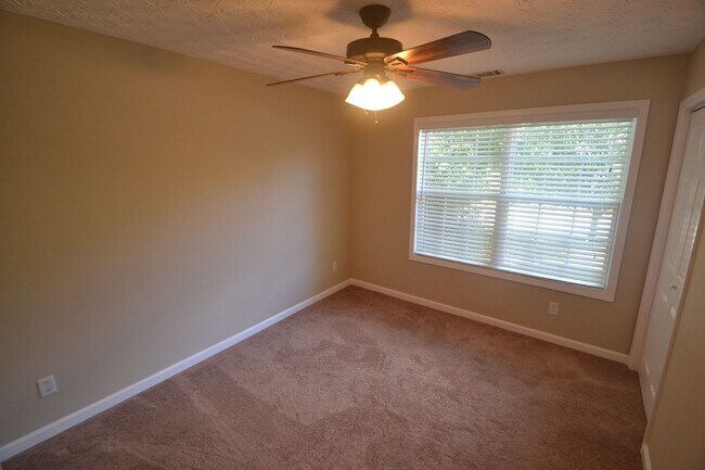 Foto del edificio - 2600 Hidden Creek Dr