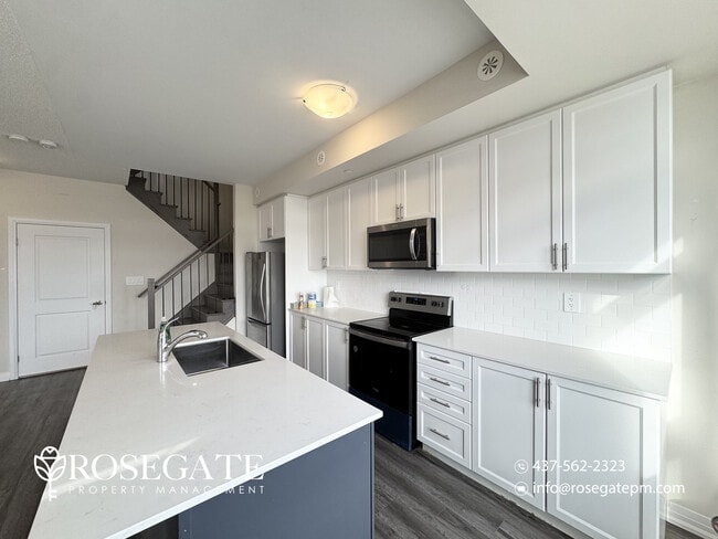 Building Photo - Modern 2-Bedroom Stacked Townhouse with Balcony & Parking in Milton