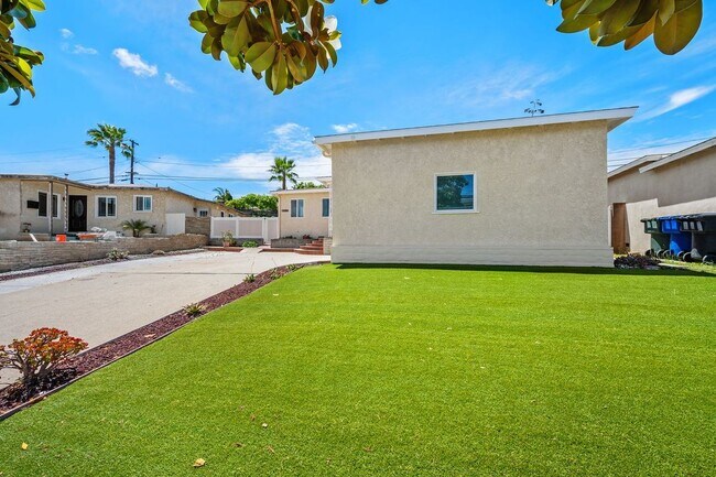 Building Photo - 26015 Crest Rd