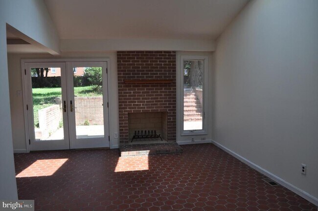 Foto del edificio - 4302 Locust Ln