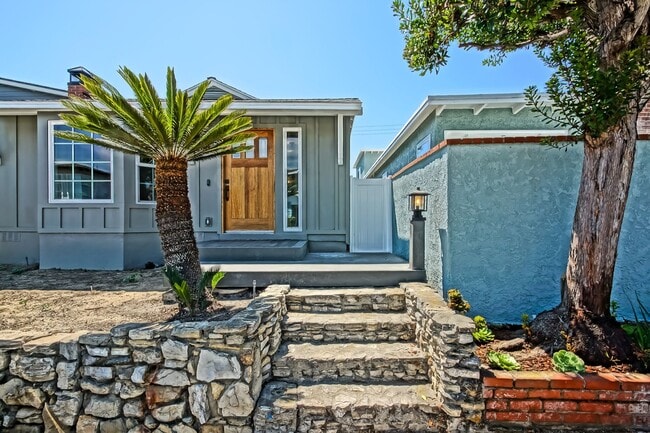 Building Photo - Completely Remodeled, Bright & Airy 3BR2BA...