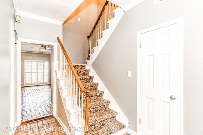 Building Photo - 4 br, 2.5 bath House - 2929 Canterbury Ct