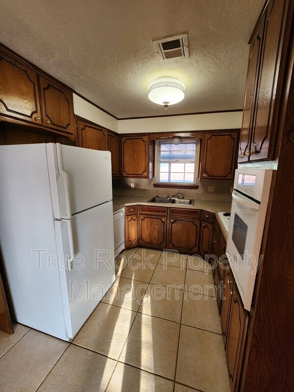 Building Photo - 329 S Morrison Dr