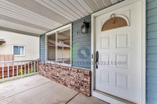 Foto del edificio - Beautiful Spacious 4 Bedroom Kentwood Home