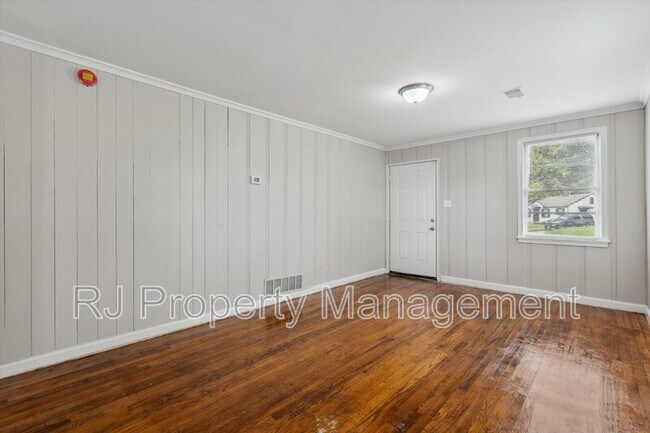 Building Photo - 605 Orchard Ave