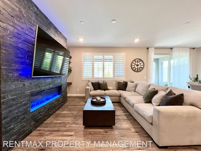 Foto del edificio - 5 br, 3 bath House - 12457 ISLAND BELLS AVE