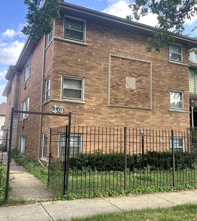 Primary Photo - 5910 W Huron St