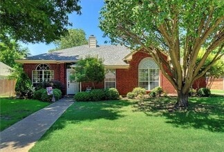 Building Photo - 2932 Yale Dr