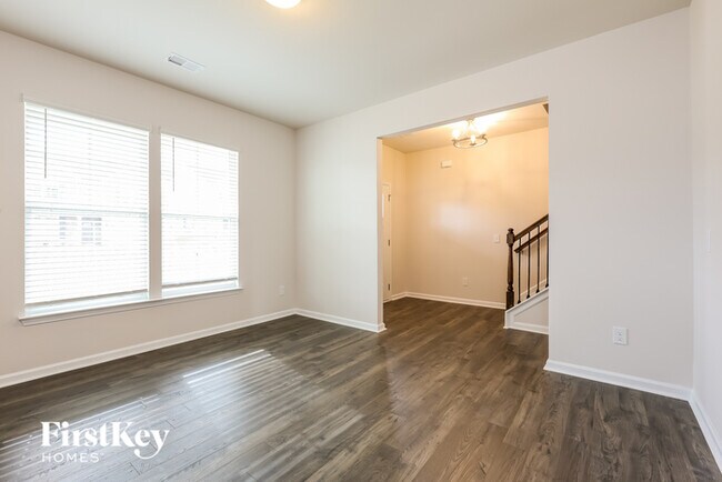 Building Photo - 517 Hillpark Ln