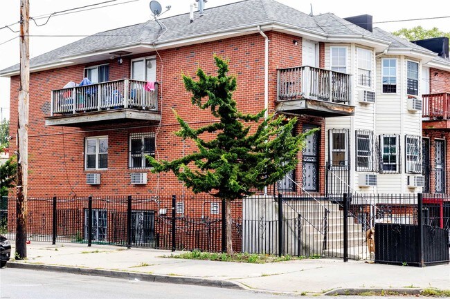 Building Photo - 339 Elton St