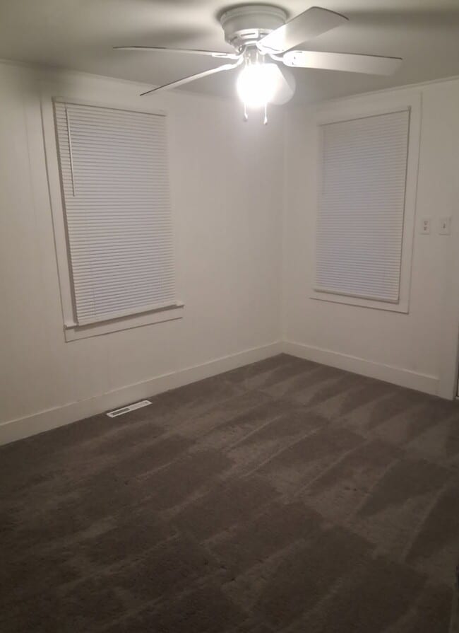 Foto del edificio - 65 1/2 E. Stevens St.-