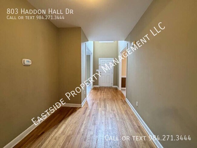 Foto del edificio - 803 Haddon Hall Dr