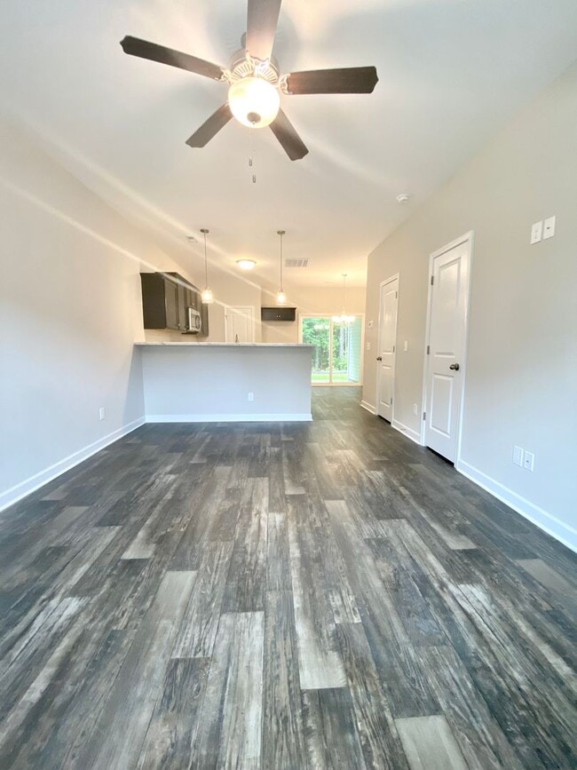 Building Photo - Well maintained Townhome in Piney Green!