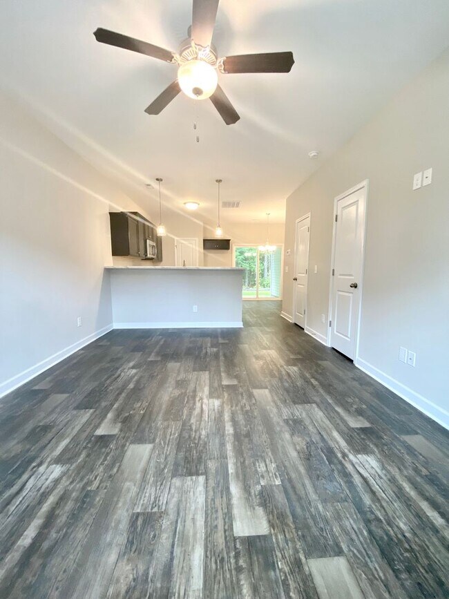 Foto del edificio - Well maintained Townhome in Piney Green!