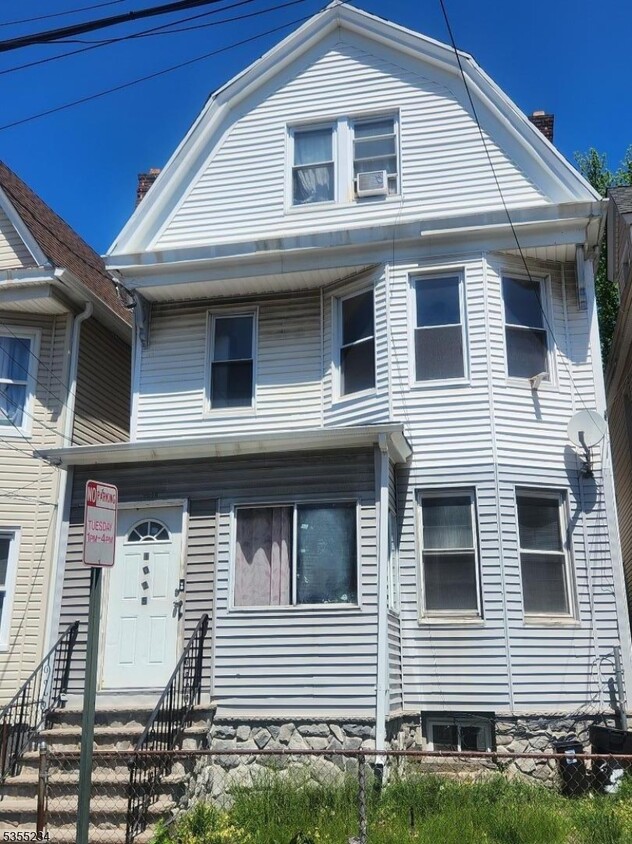 Primary Photo - 1025 Anna St