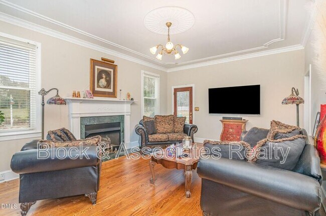 Foto del edificio - 2601 Forestville Rd