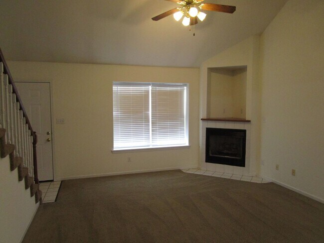 Foto del edificio - 5004-5006 Betty Jean Way