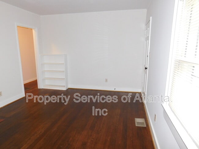 Building Photo - 219 Parkview Dr SE