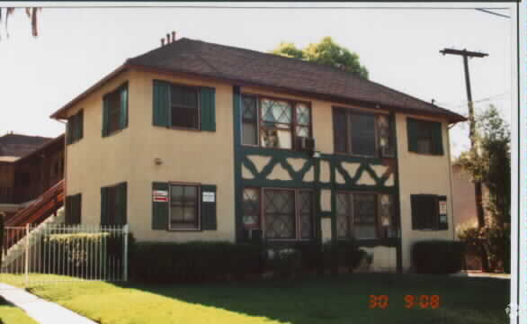 Building Photo - 6222 Hazeltine Ave