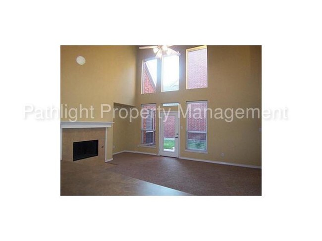 Foto del edificio - 10095 Planters Row Dr