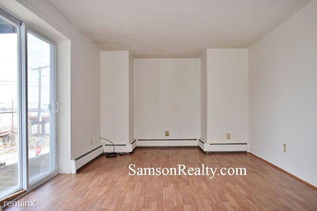 Foto del edificio - 1 br, 1 bath Condo - 5 Woodward Ave 1 Unit 1
