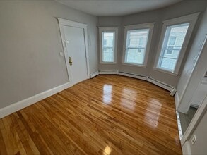 Building Photo - 4 Kingsley Terrace