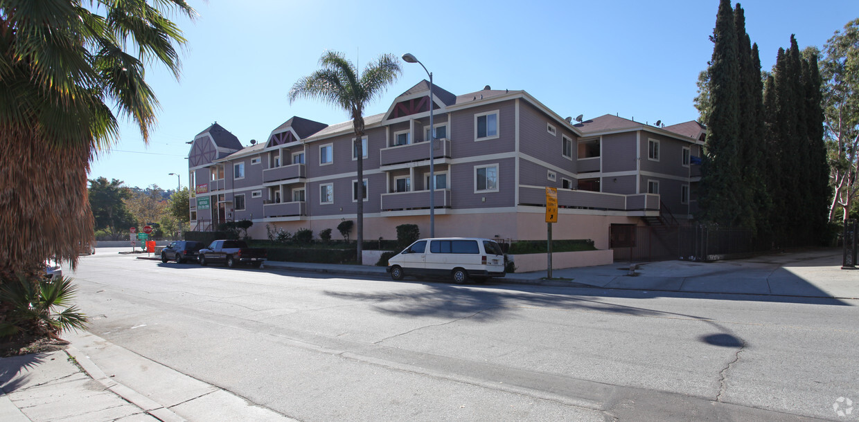 Coyote Creek Apartments - Apartments in Los Angeles, CA | Apartments.com