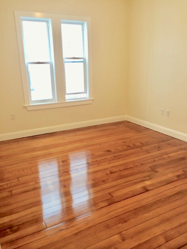 Building Photo - 1085 Dorchester Ave