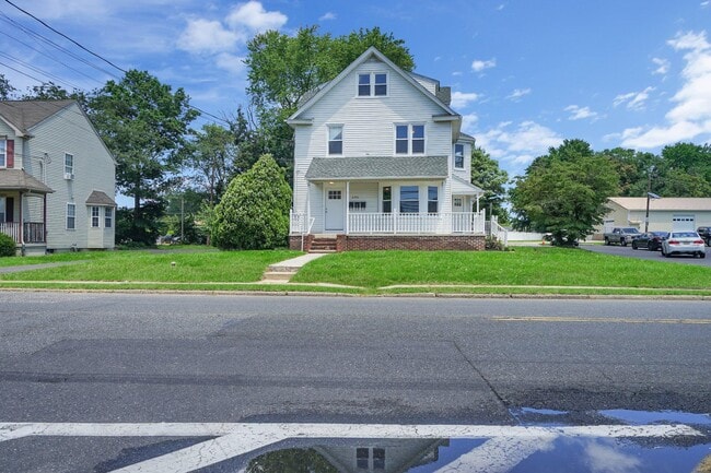 Building Photo - 121 E Browning Rd