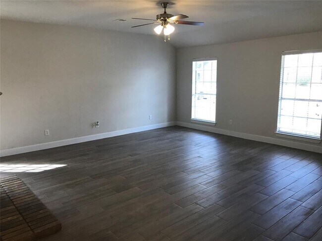 Building Photo - 21235 Park Bluff Dr