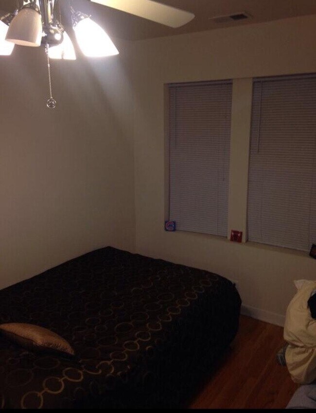 Foto del edificio - 2549 N Laramie Ave