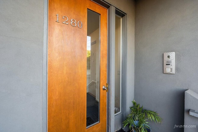 Foto del edificio - 1280 Hampshire St