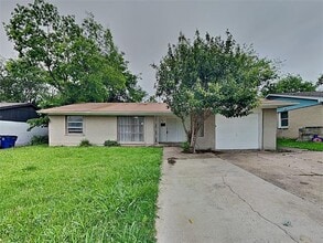 Building Photo - 7207 Arborcrest Dr