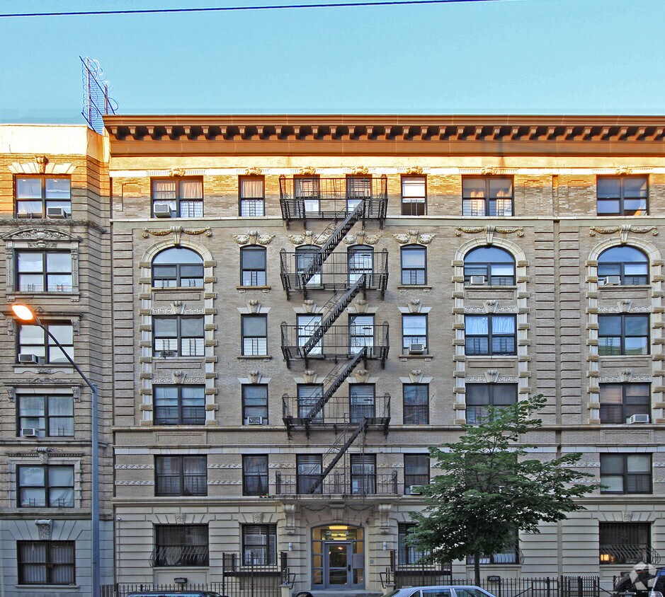 Building Photo - 212 W 111th St