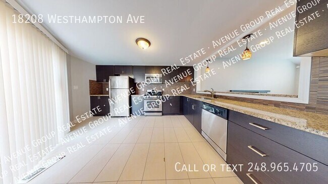 Foto del edificio - 18208 Westhampton Ave