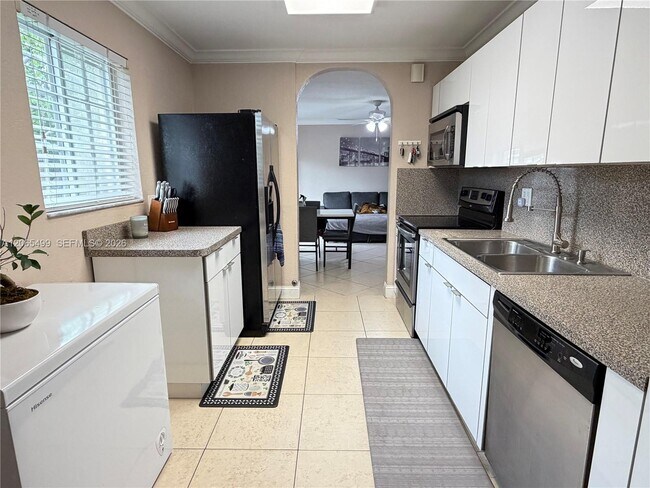 Foto del edificio - 17040 NW 82nd Ave
