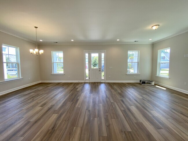 Foto del edificio - Luxury Living in Hampton Lake!