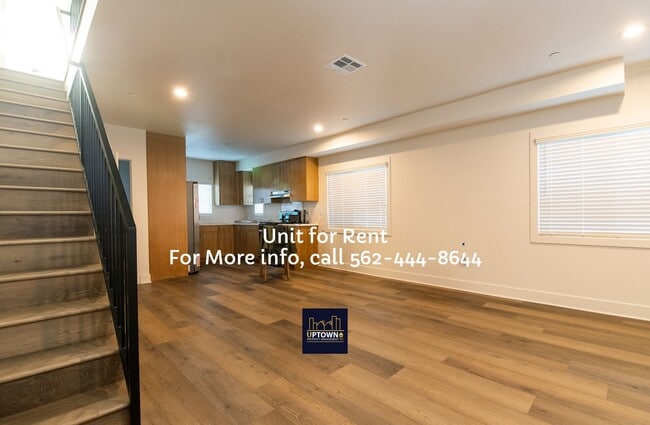 Townhome - 3 Bedrooms / 2 Baths - Cudahy - Townhome - 3 Bedrooms / 2 Baths - Cudahy