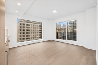 Building Photo - 1518 Rue Sherbrooke O