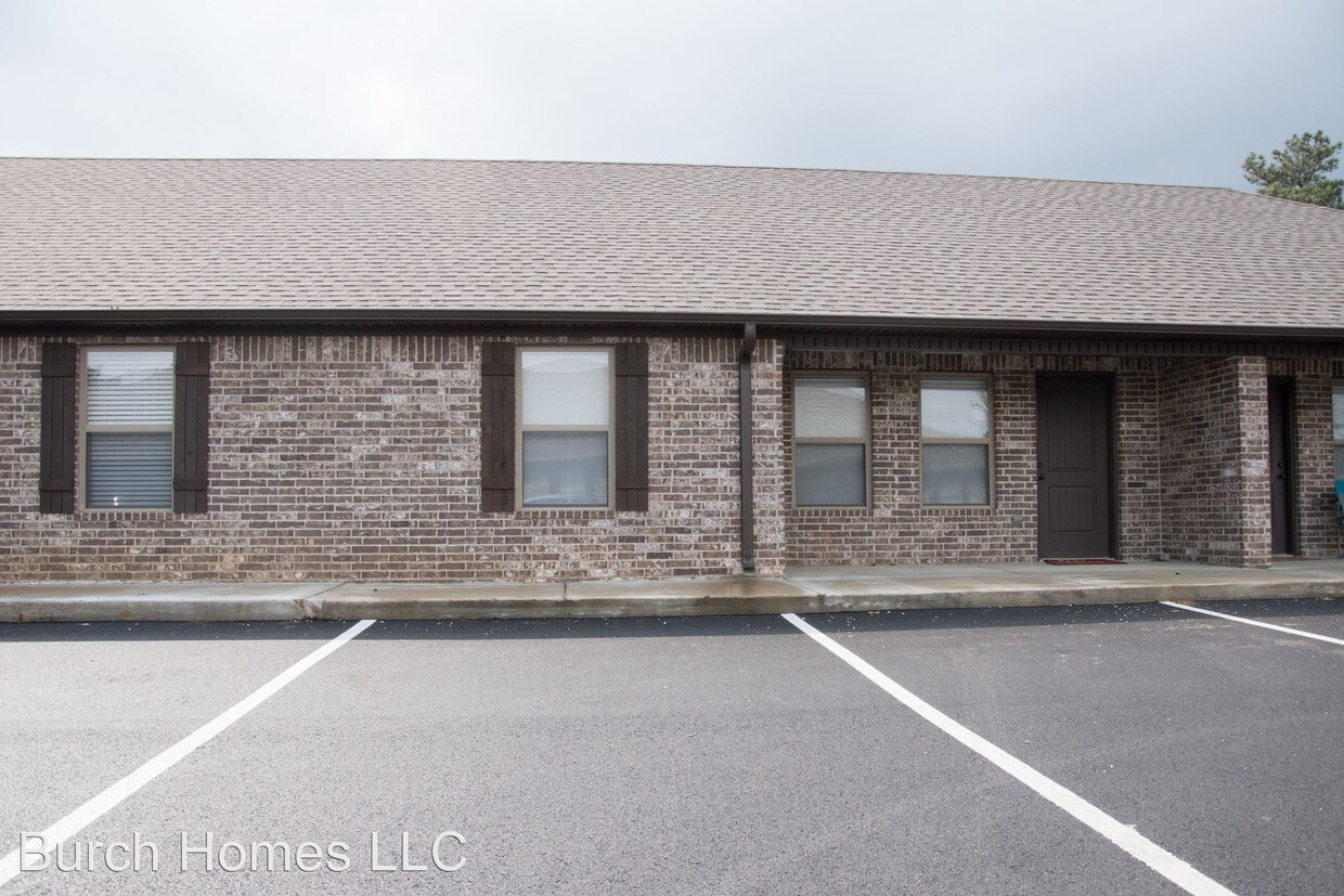 Primary Photo - 3901 Hill Dr