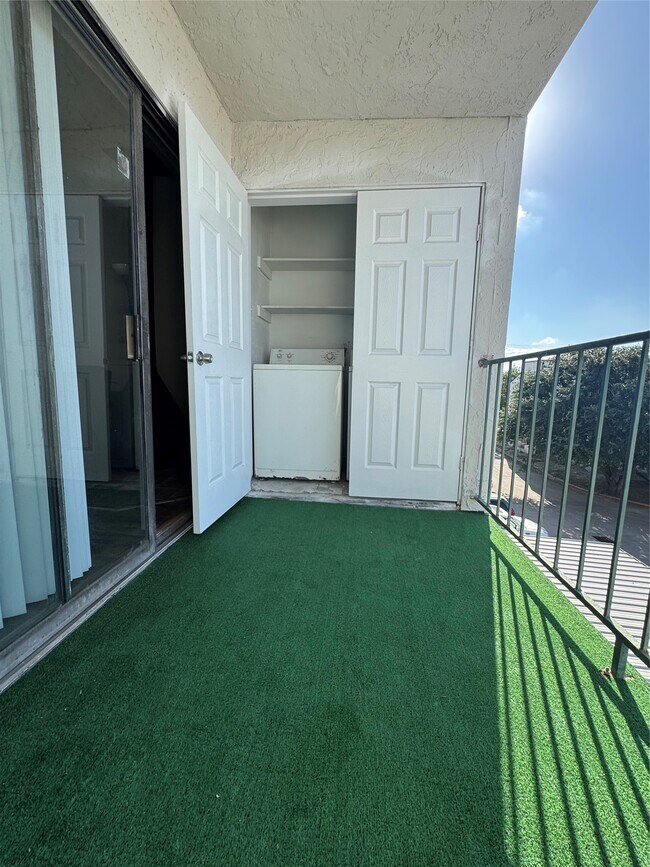 Foto del edificio - 2824 S Bartell Dr