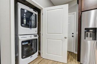 Building Photo - 3433 Lydia St