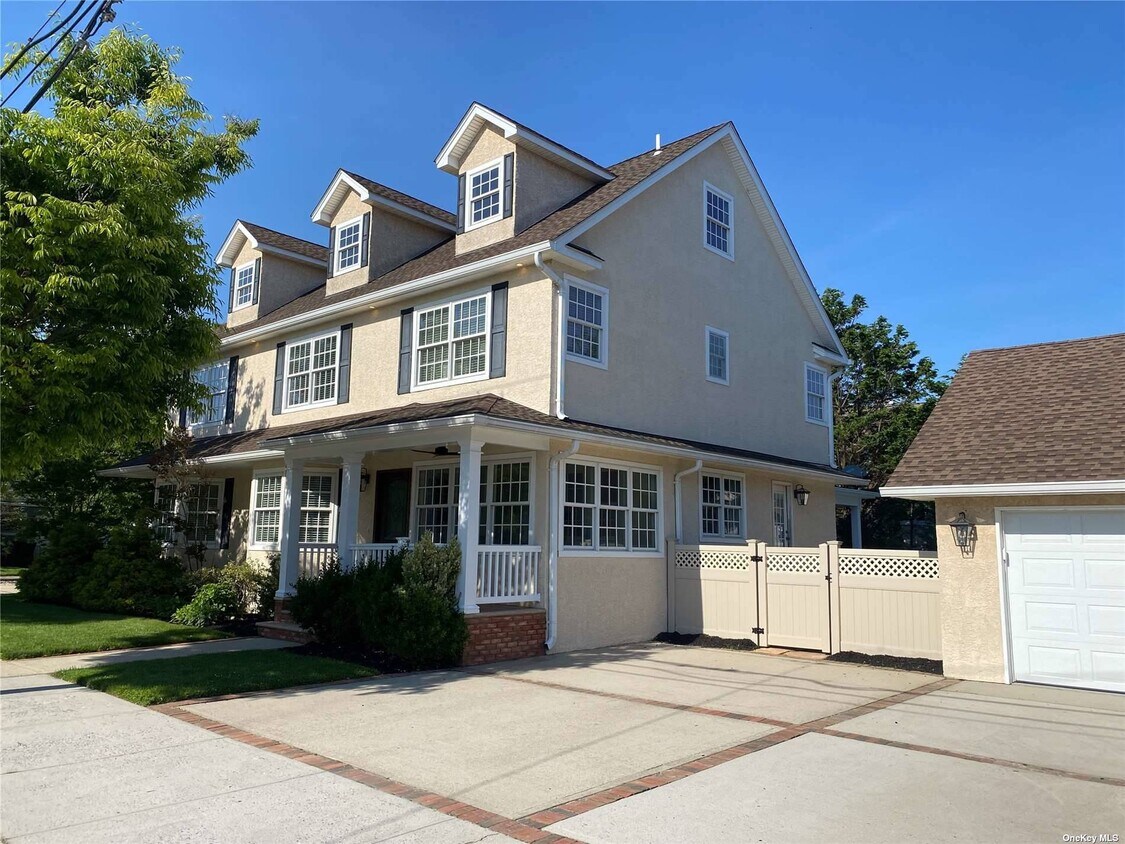 Primary Photo - 100 Lynbrook Ave