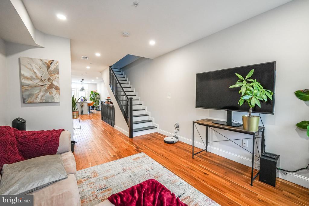 Foto principal - 731 18th St NE