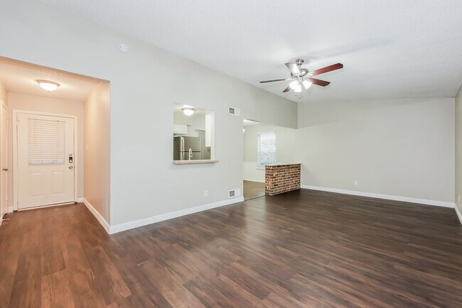 Building Photo - 629 Dawn Dr