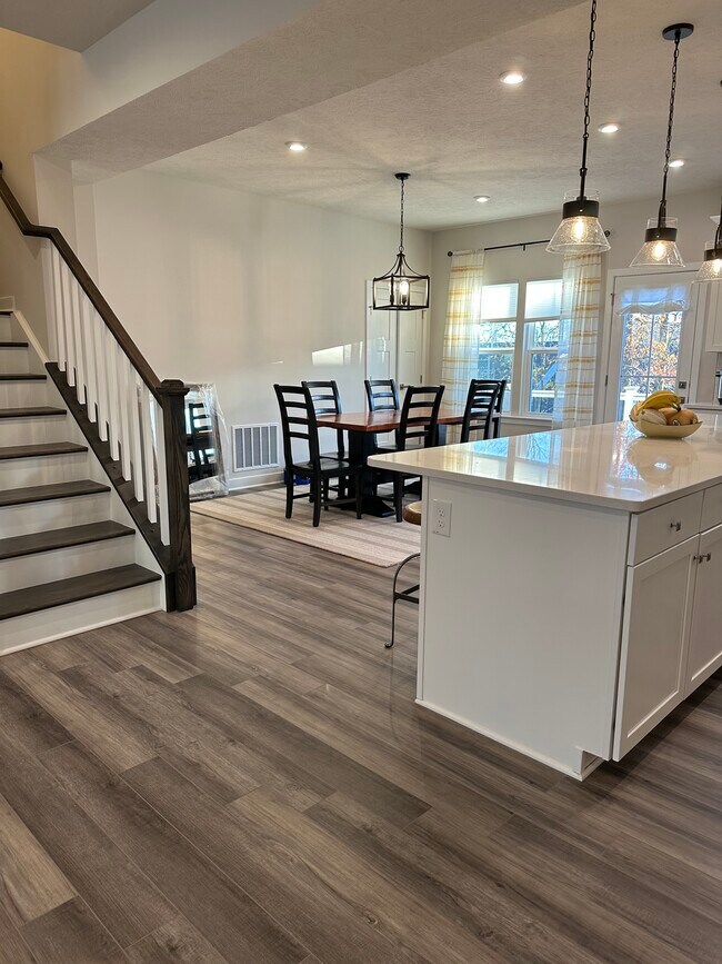 Foto del edificio - 1423 Chateau Pl