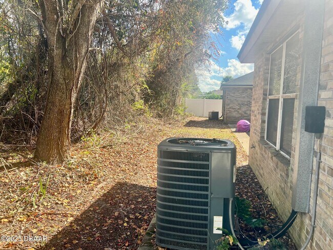 Foto del edificio - 11 Plainview Dr