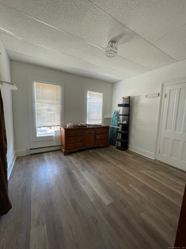 Foto del edificio - 687 Hallett St