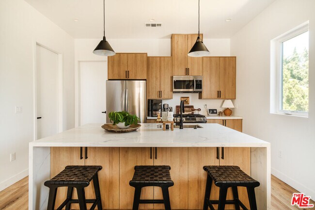 Foto del edificio - 4460 W Maplewood Ave